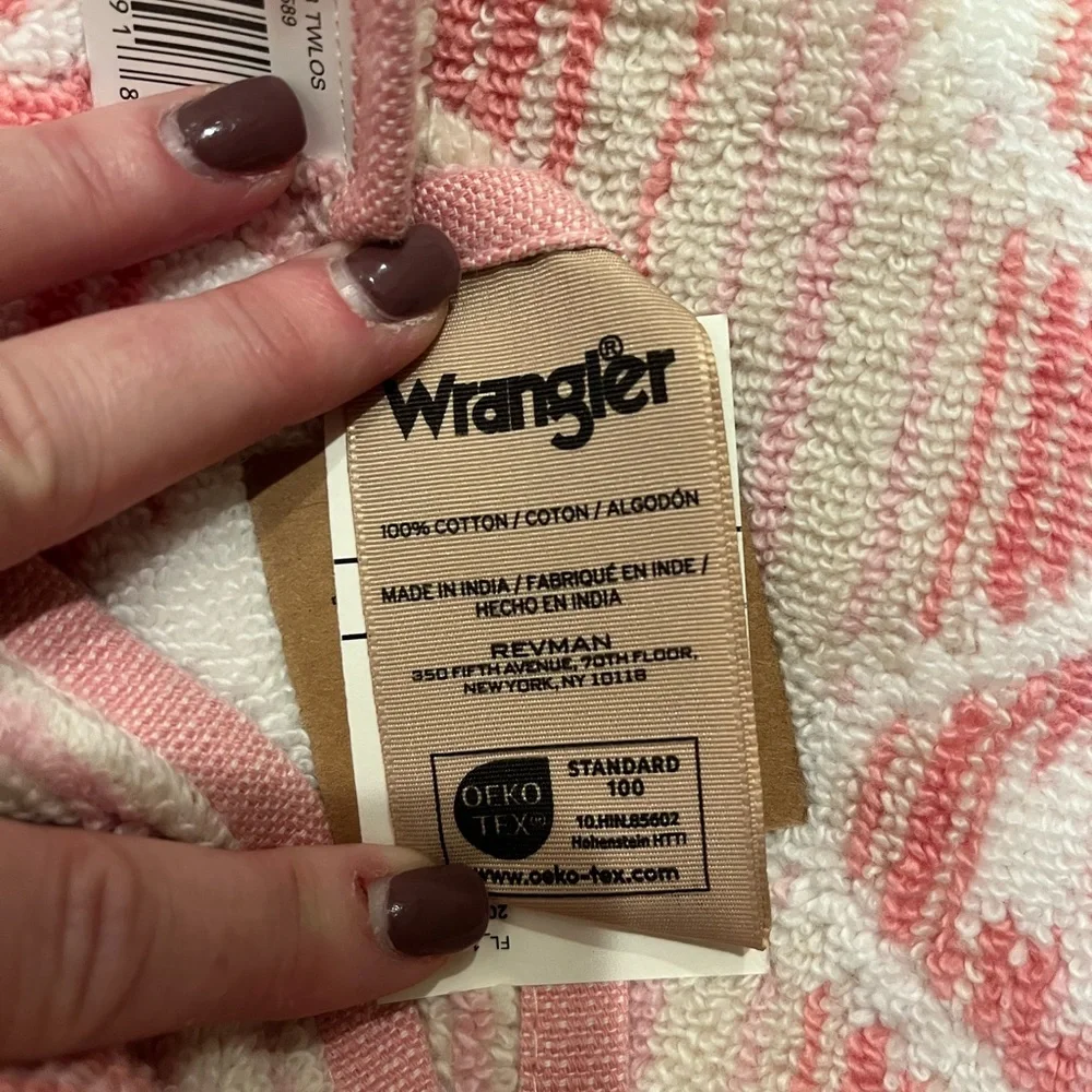 Wrangler Aztec Pink and Cream Bath and Hand Towels